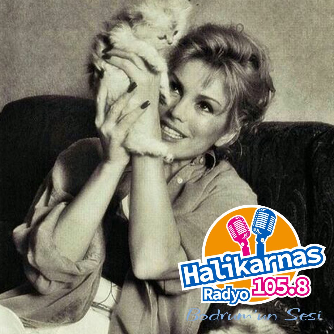Ajda Pekkan ve kedi aşkı 😻

#nostalji #nostaljifotoğraf #ekoradyo #radyo #radio #müzik #resim #fotoğraf #bodrum #ajdapekkan #kedi