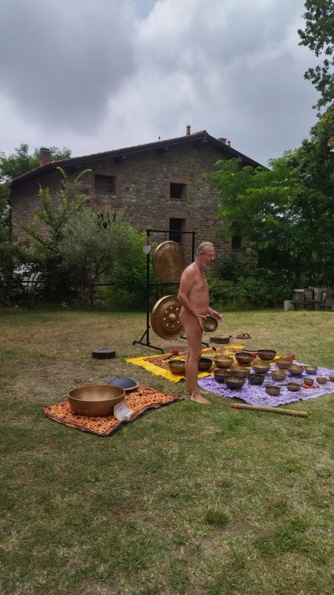 Anita_naturismo's tweet photo. Bagni di Gong ad #Animaselva

 #campingcalescope #Animaselva3 #io #ich #jesuis #campingnaturista #bagnodigong #gong #meditazione #meditation #relax #holistic #naturismo #naturismoanita #anita #nudiverso #italianaturista #meditazioneinnatura #yoga #nakedyoga https://t.co/IiIAL9oEdJ