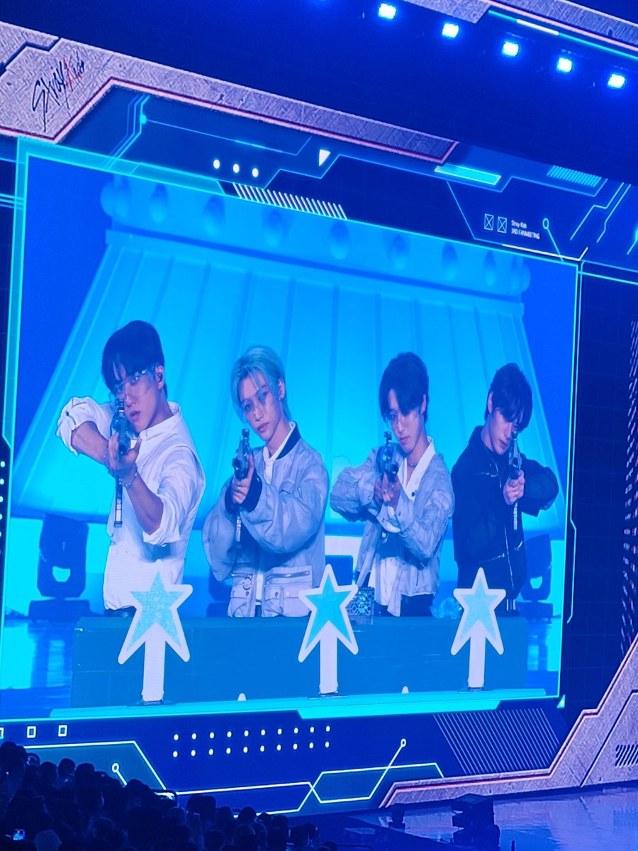 skzseungmin22's tweet photo. SO HANDSOME???!!! https://t.co/D3vaLlYiyf
