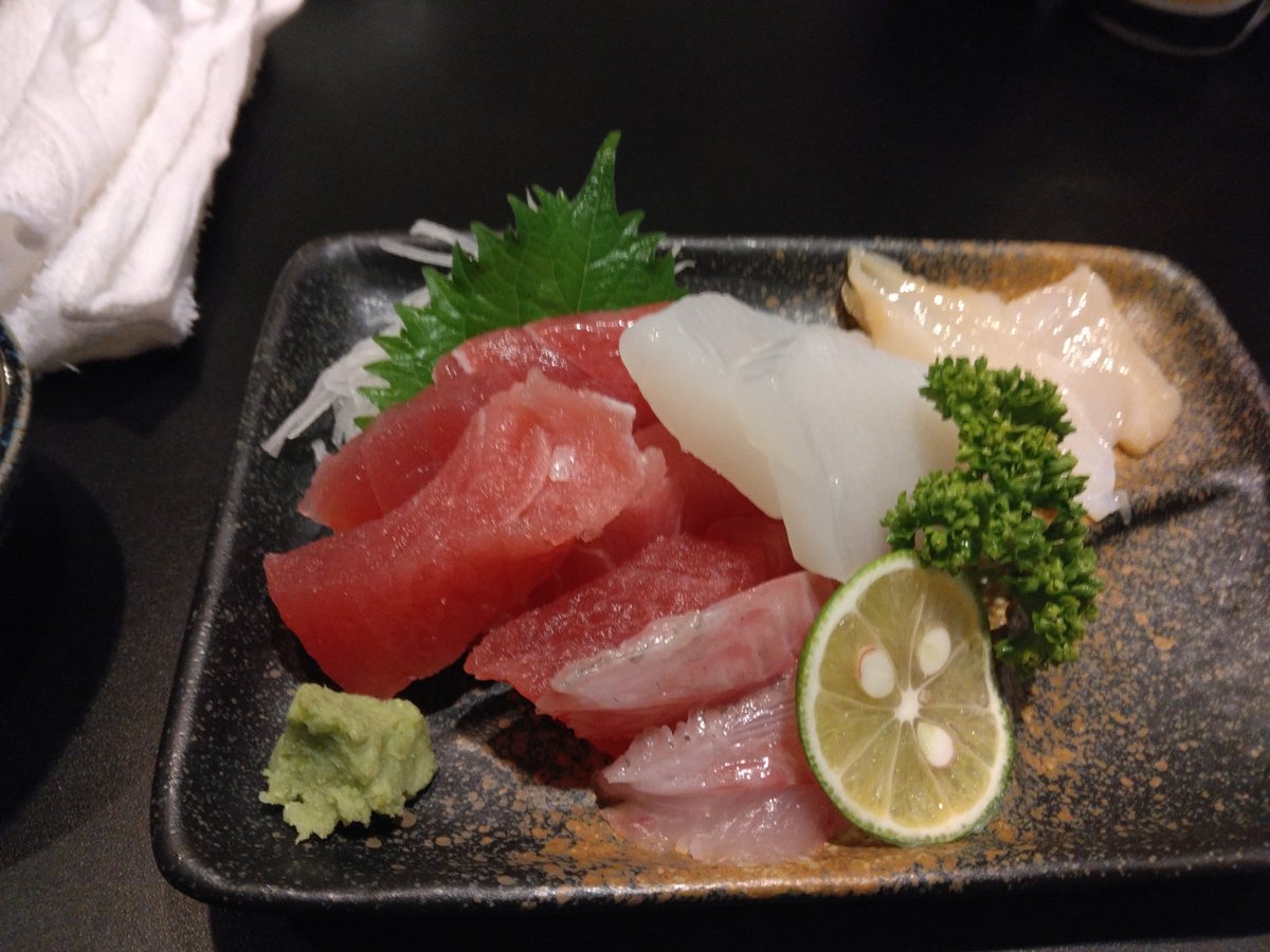 meshibekun's tweet photo. 甲府市のtumamiさんで、ちょい飲み!
刺身美味い!
ソフトシェルクラブカレー炒め、スパイシーでこれまた美味い!
ソフトシェルクラブ初体験を奪われましたw
あとレモンビール口当たりにビックリしました。レモンだこれw
是非また寄らせていただきます!
#tumami
#ソフトシェルクラブ
#刺身 https://t.co/BLDpjmdM4J