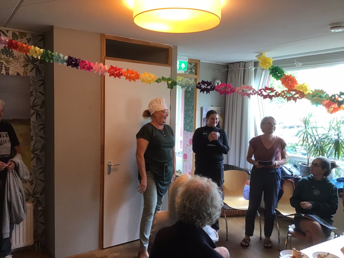 DeMeanderhof's tweet photo. Feest vandaag! Vijftien jaar @DeMeanderhof. Taartenbakwedsrijd, speurtocht en meer! #lustrumfeest #Stadshagen #Zwolle @VinexpressNL https://t.co/khGnDjbqlT