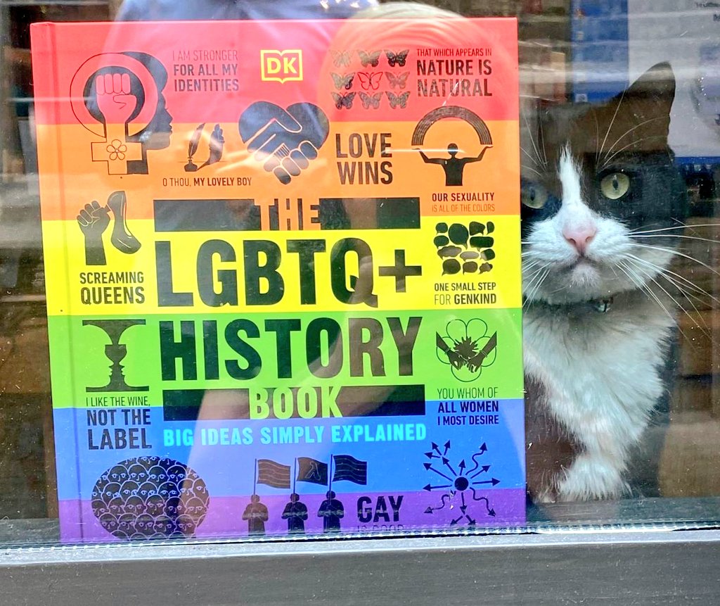 Happy #Caturday #PrideDay #LondonPride 😽😽