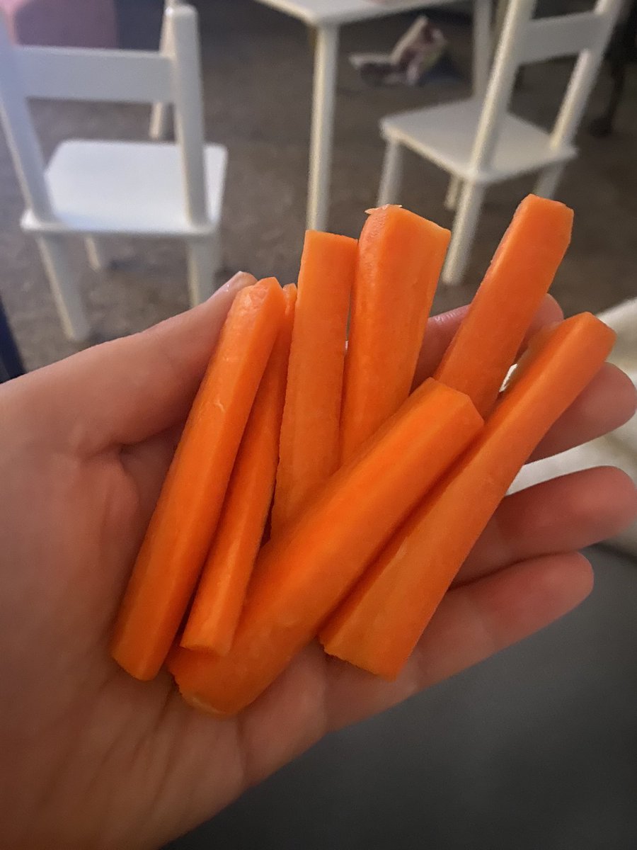 Last minute additional #toursnacks, carrot sticks inspired by the Basque team Euskaltel-Euskadi 🥕🥕🥕 #couchpeloton