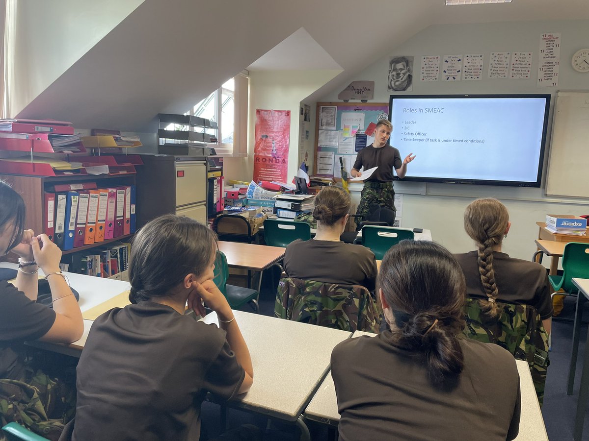PockBoarding's tweet image. 2 of our lower 6th delivering assessed lessons on leadership and airmanship to some of their peers and junior cadets in @pockccf last week. #leadership #followership #instructorcadet