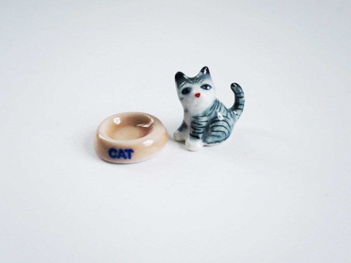 Micro 1:144 Scale Tabby Cat Figurine with Bowl, Dollhouse Pet tuppu.net/5ffc443b #SMILEttCIJ #VintageFlashSale #SMILEtt23 #EtsyteamUnity