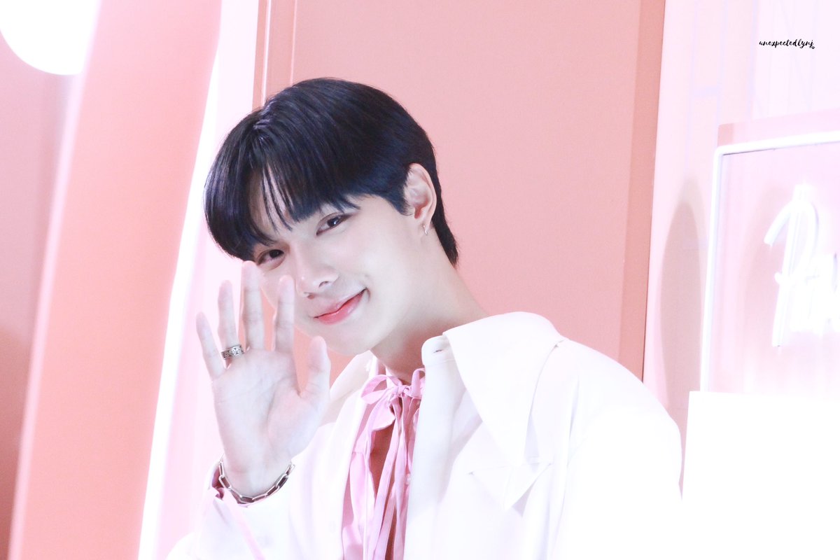unexpectedlynj's tweet image. เล็งเป้าหมาย ล็อคเป้า เตรียมตัว จู่โจม💖💖💖💖
@nampingnapat
#nampingster
#MillePrimer1mCelebration