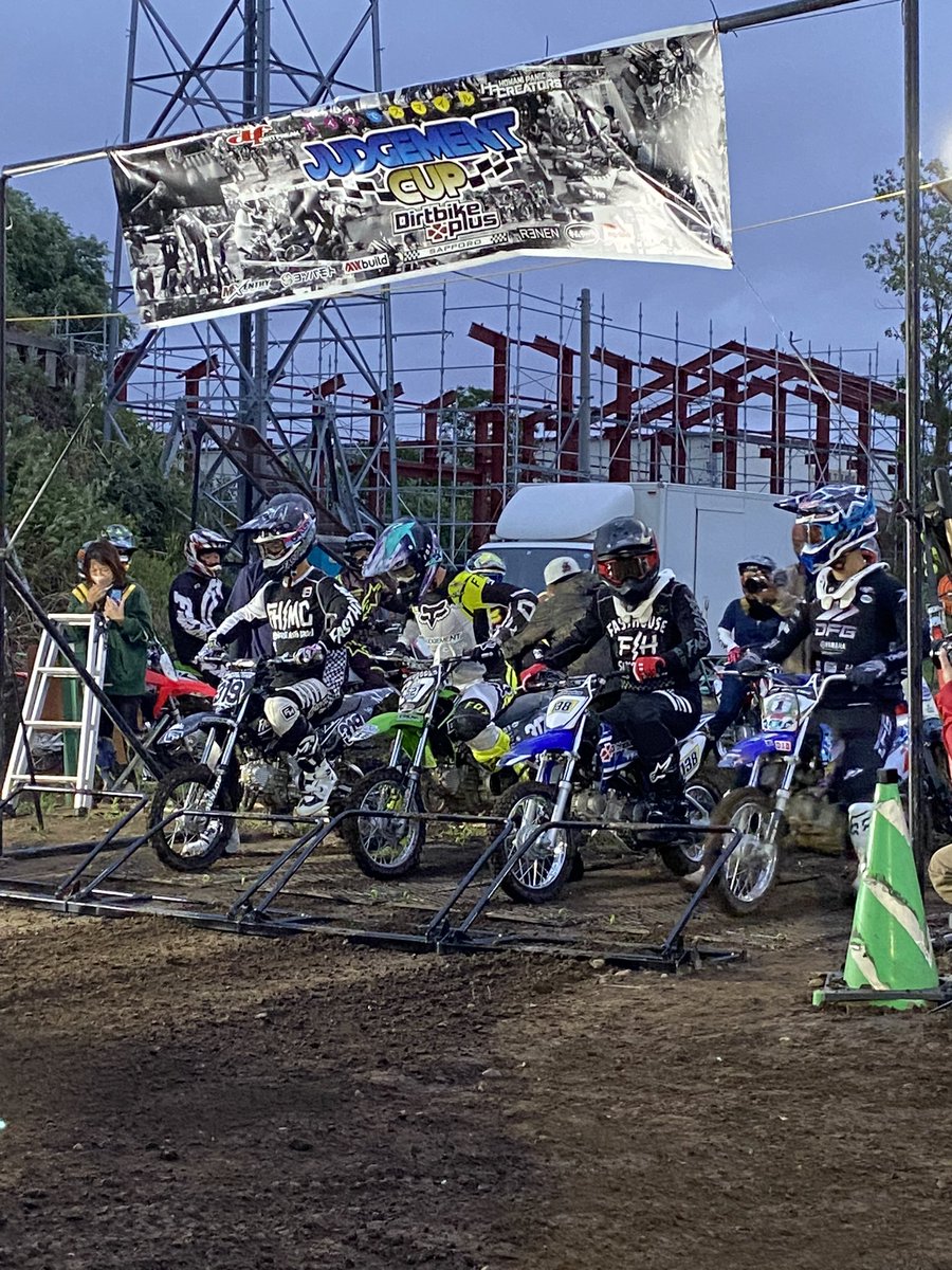 df_moto's tweet photo. 恒例のナイトホールショットキングス👑
#ジャッジメントカップ https://t.co/8TgkXMNC5P
