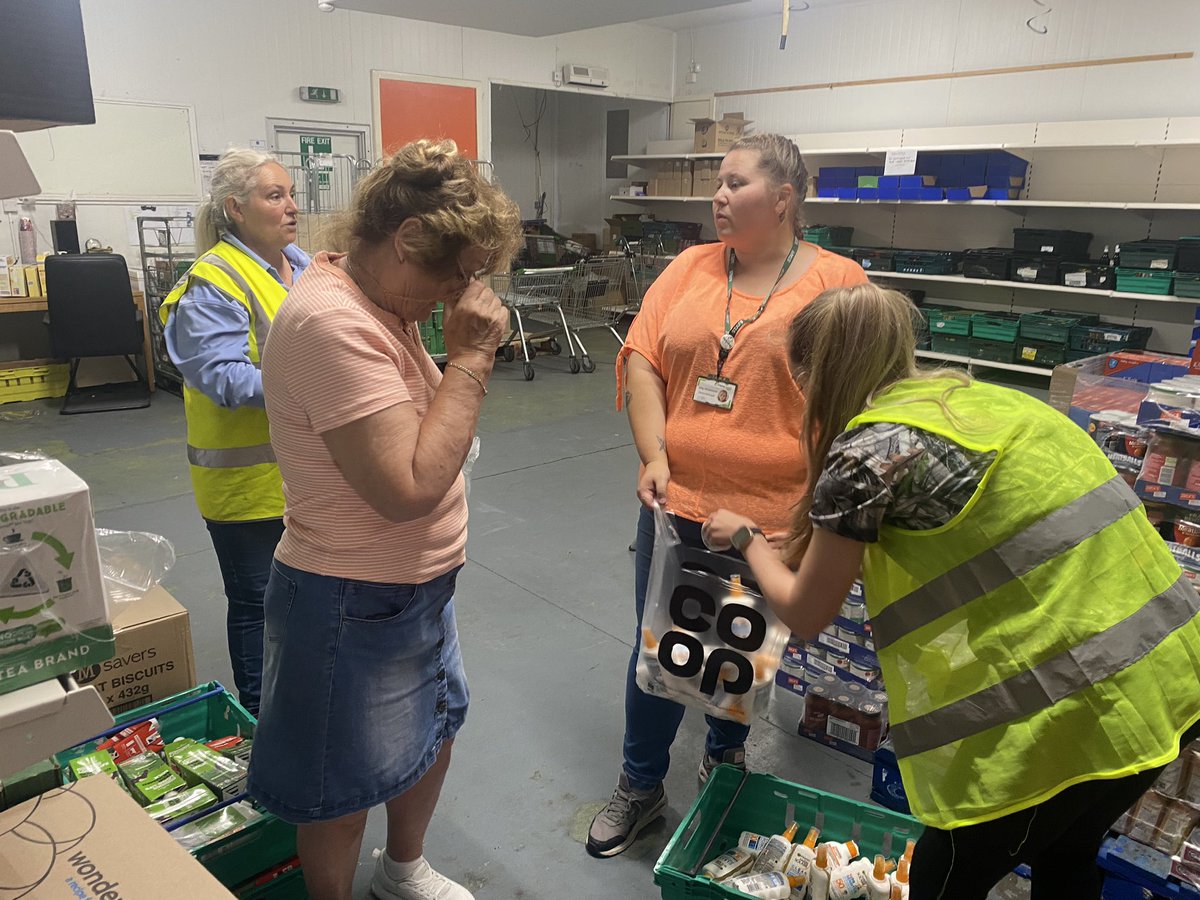 Food AWARE CIC (@foodaware) on Twitter photo Fab to support <a href="/EHilltopCentre2/">Helping Hands</a> in #doncasterisgreat with lots of surplus stuff 4 community cafe/events -
Mince <a href="/AbpFoods/">ABP Foods</a>, York Pud <a href="/real_yorks/">The Real Yorkshire Pudding Co.</a>, pears <a href="/TeamTBBT/">The Bread and Butter Thing</a> & <a href="/TheFoodWorksSHF/">Food Works Sheffield</a>, snacks <a href="/EllasKitchenUK/">EllasKitchenUK</a> & suncream via <a href="/LidlGB/">@LidlGB</a>!
<a href="/nbrly/">neighbourly.com</a> <a href="/WRAP_UK/">WRAP NGO</a> <a href="/LFHW_UK/">Love Food Hate Waste</a>
👇
m.facebook.com/story.php?stor… Fab to support <a href="/EHilltopCentre2/">Helping Hands</a> in #doncasterisgreat with lots of surplus stuff 4 community cafe/events -
Mince <a href="/AbpFoods/">ABP Foods</a>, York Pud <a href="/real_yorks/">The Real Yorkshire Pudding Co.</a>, pears <a href="/TeamTBBT/">The Bread and Butter Thing</a> & <a href="/TheFoodWorksSHF/">Food Works Sheffield</a>, snacks <a href="/EllasKitchenUK/">EllasKitchenUK</a> & suncream via <a href="/LidlGB/">@LidlGB</a>!
<a href="/nbrly/">neighbourly.com</a> <a href="/WRAP_UK/">WRAP NGO</a> <a href="/LFHW_UK/">Love Food Hate Waste</a>
👇
m.facebook.com/story.php?stor…