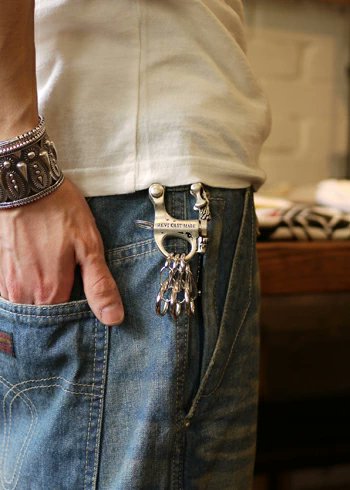 phase_next's tweet image. REVI CAST MADE   
&quot;S.Y.N Key Holder&quot;      

スナップシャックルをスカルにアレンジした高機能キーホルダー!!!    
item.rakuten.co.jp/whn/revi291409/