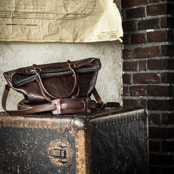 phase_next's tweet image. 再入荷!!  

VASCO (ヴァスコ) 
LEATHER NELSON 2Way BAG レザーネルソン2ウェイバック  

ドラマ『グランメゾン東京』にて木村拓哉さんの衣装協力に採用され非常に人気の高いアイテムです。  
お見逃しなく!!!  

item.rakuten.co.jp/whn/vs-244ls/