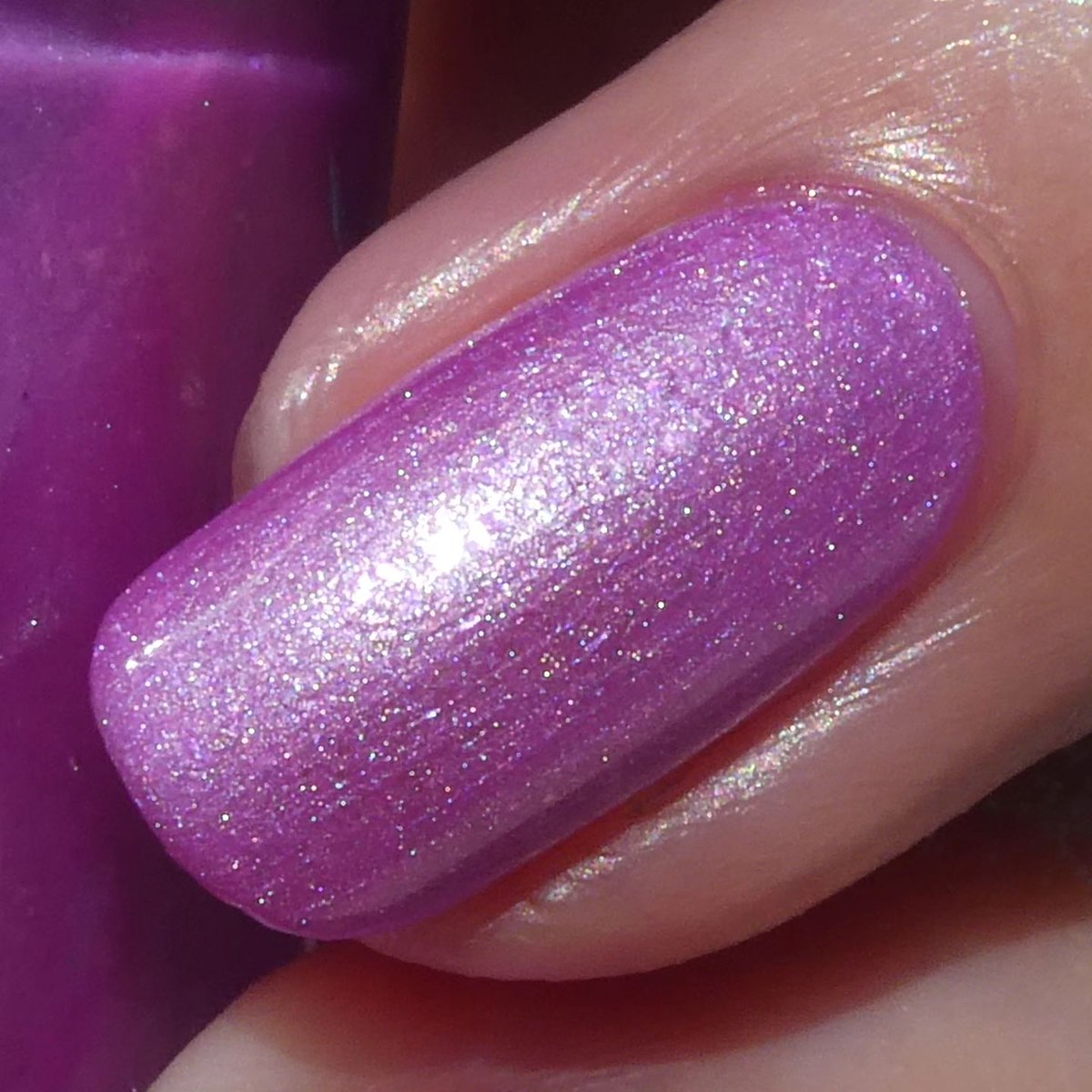 MTMorganTaylor's tweet photo. Who knew "Tail Me About It" could get even prettier the closer you get 😍😍😍 

💅 by @nailsenvacances

Disney's #TheLittleMermaid now in theaters! https://t.co/LMSVZFvLIV
