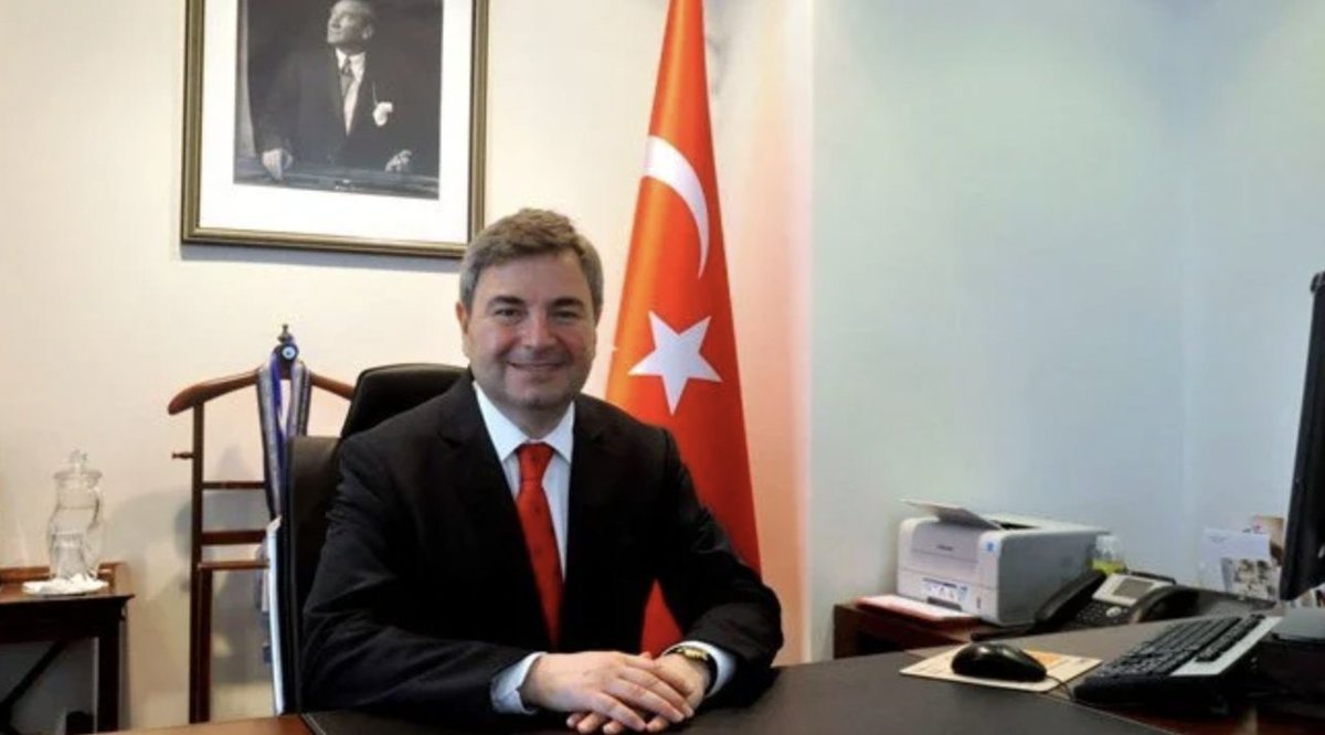 Türkiye'nin Lizbon Büyükelçisi  56 yaşındaki Murat Karagöz hayatını kaybetti. 

Karagöz, 2016-2019 tarihleri arasında Türkiye'nin Amman Büyükelçisi olarak görev yapmıştı.