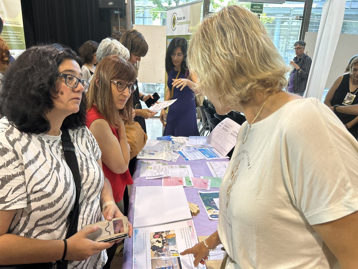 Esc Font del Roure tweet media