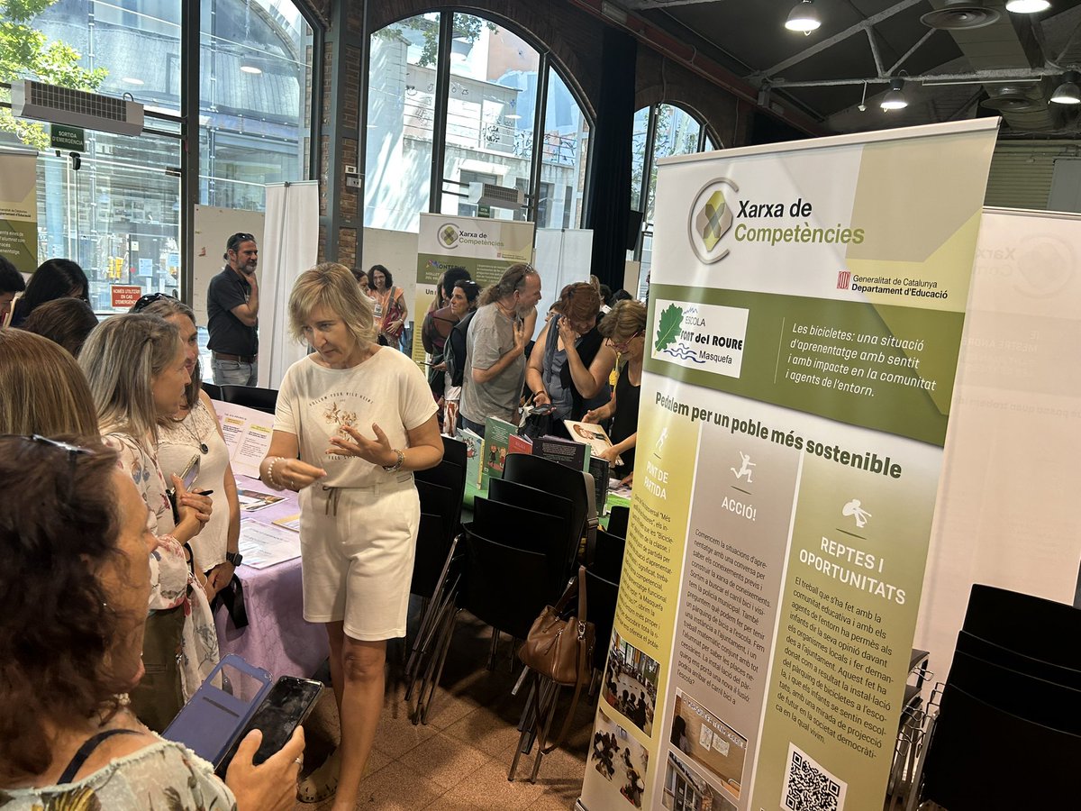 Esc Font del Roure tweet media