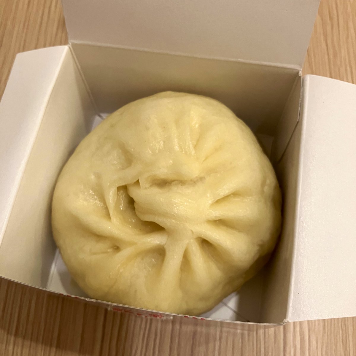 これがよく耳にする551のぶたまんか！(すんごい美味しい😋) https://t.co/OaSAQrSRqK