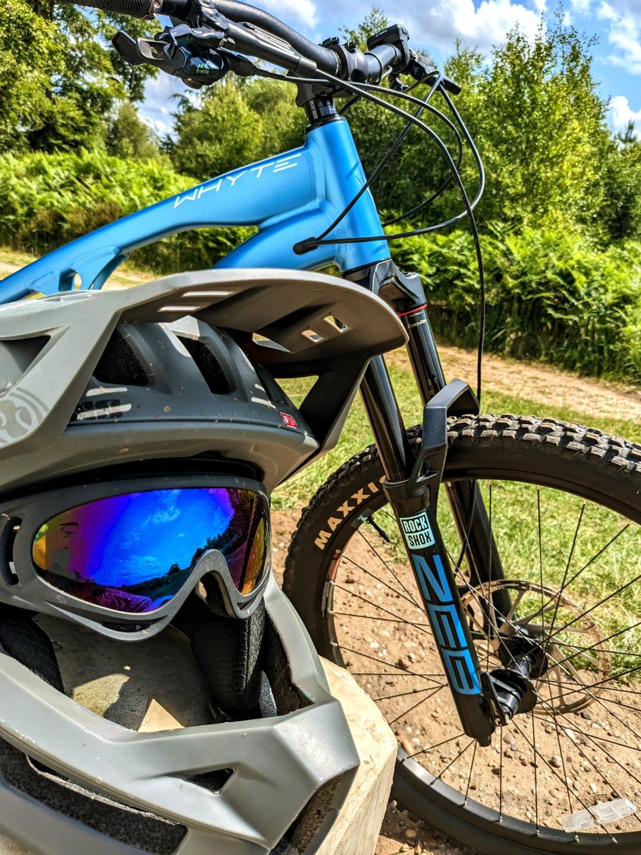 CloudBusiness9's tweet photo. Great to be out early on the #mountainbike in the forests of #Staffordshire π΄ββοΈ π² #ebikes #ebike #Whytebikes @WhyteBikes https://t.co/ToCq22loEN