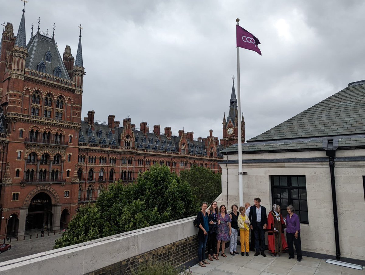 Proud to see the @icacoop flag flying high over @CamdenCouncil Town Hall on #InternationalDayofCooperatives. Special thanks to @mayorofcamden @Olszewski_RJO @benjeewest & Camden @CoopParty branch #coopfortnight @CooperativesUK