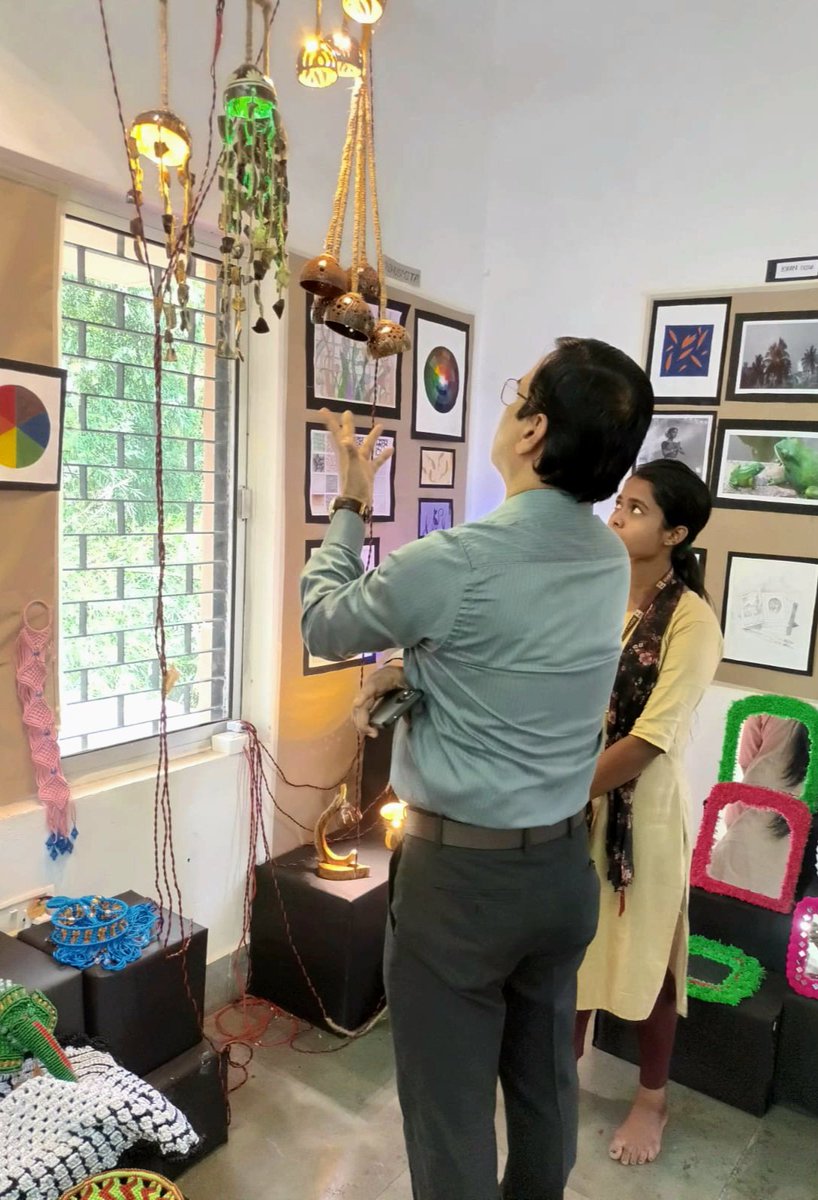 Sidac_Odisha's tweet photo. Sri Sisir kumar Rath, Member Secretary #SIDAC visiting the display of designed products developed by the students of One year Craft Design course and interacting with them during their final assessment.
#skillanddevelopment #skilling #designdevelpoment https://t.co/7JnPZNpvob