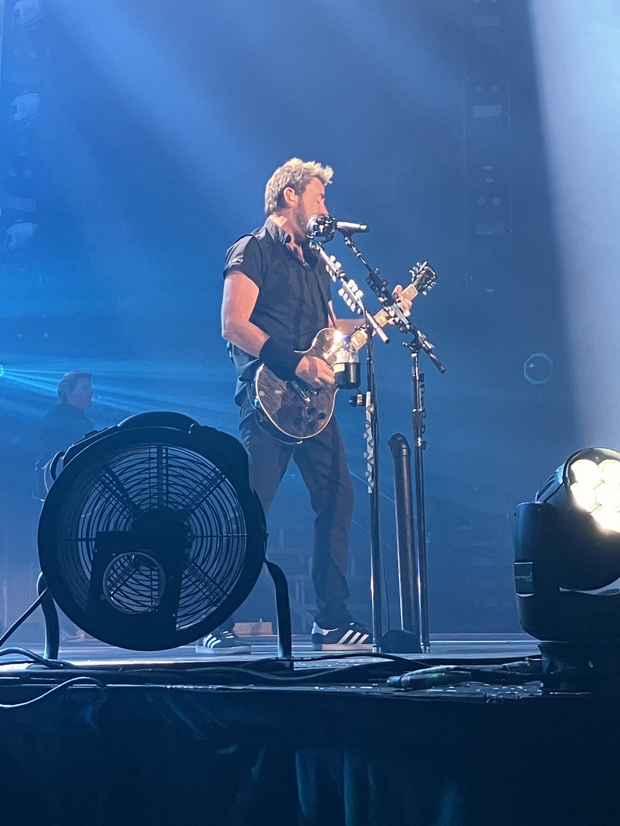 NBJP_Takachan's tweet photo. 降臨し奉る我の神々達 #Nickelback #ニッケルバック #getroolintour #NBJapan https://t.co/AT4G7sQhl6