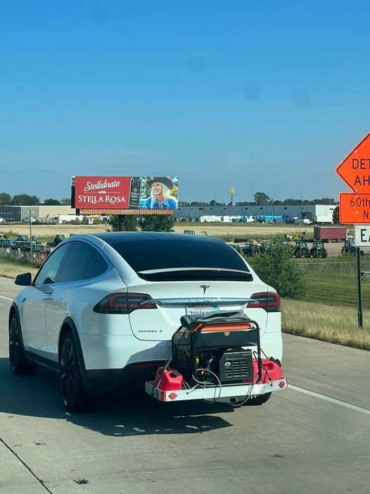 Laadpalen, vakantie. 
#vrt is het nu de bedoeling dat het gewone werkvolk, compassie gaat krijgen voor die van het management, die met hun electrische salariswagen moet zoeken naar een vrije laadpaal richting het zuiden? 
Gratis auto, gratis electriek? 
Is het nooit genoeg?