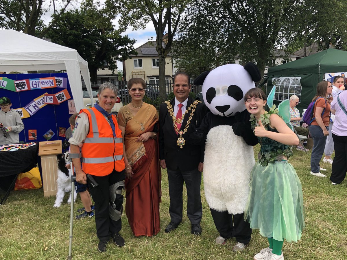 The ⁦@BrumLordMayor⁩ has arrived at Acocks Green Carnival - come along and join the fun, until 4 pm today at AcocksGreen Recreation Ground.