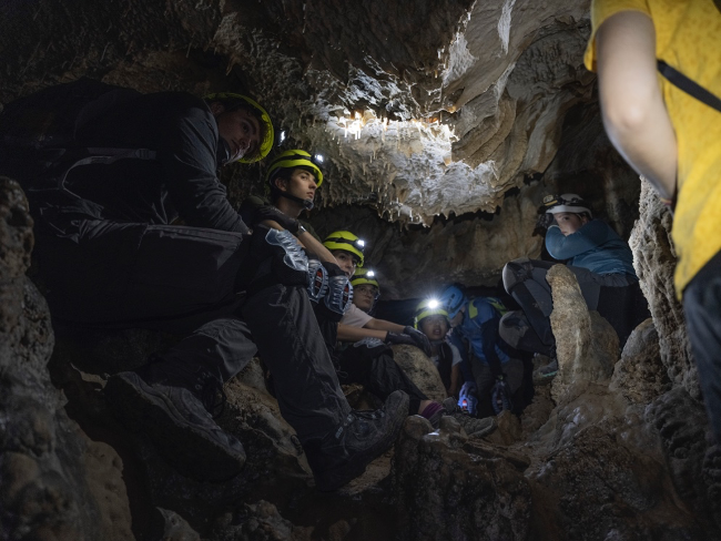 DrBendleJ's tweet photo. #Paleoclimate #archaeology #speleology #biogeochemistry fieldwork in #Crete. For the first time we took @geology_bham  BSc and MSci students for their dissertation project fieldwork. First time caving for most of them! 👏👏👏 #bruminthefield.  @LES_UniBham Photos: M. Kasumovic. https://t.co/Sw4hweZ7pl