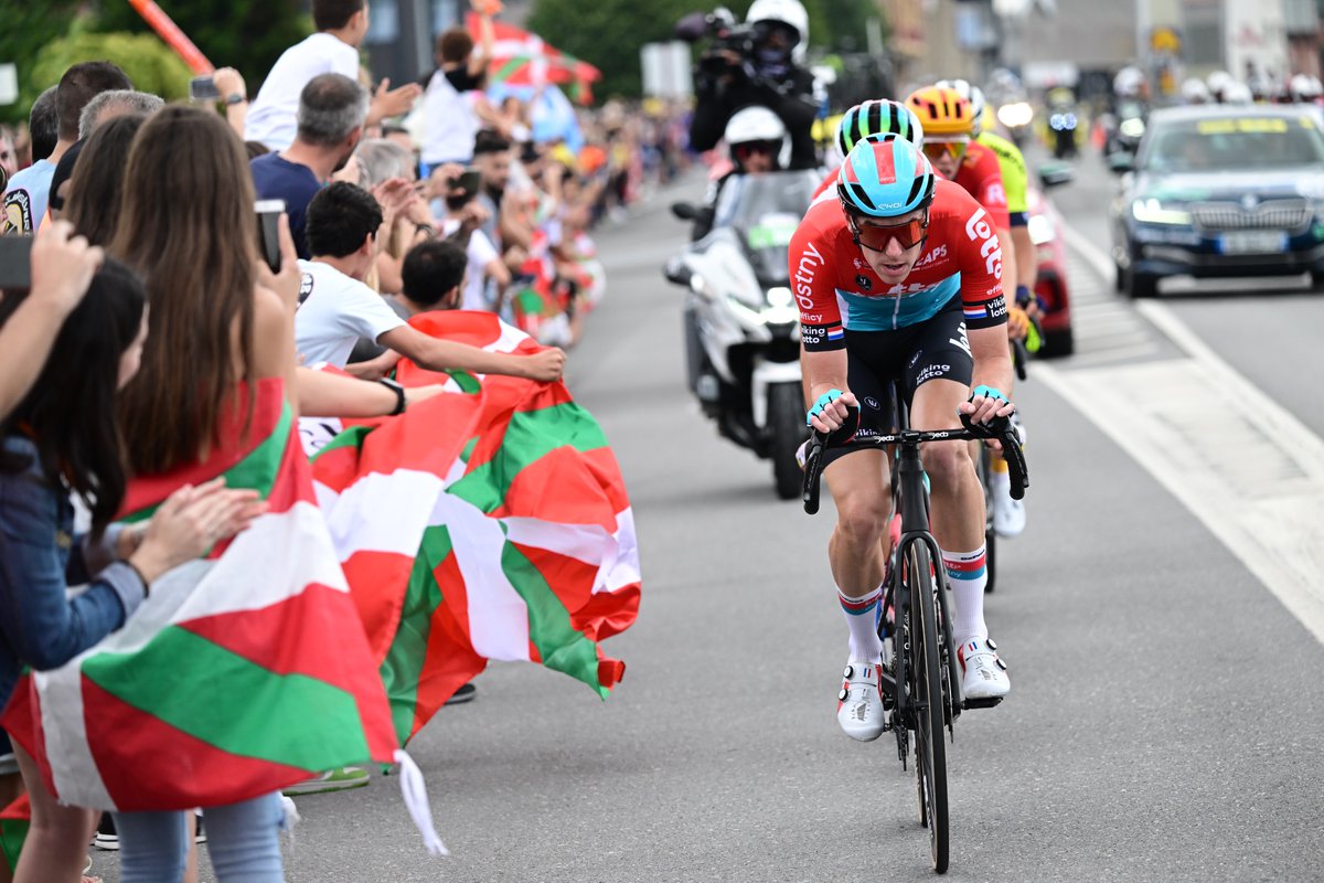 🏁151 kms  

5️⃣🚴‍♂️< 1'16"<🚴‍♂️🚴‍♂️🚴‍♂️🚴‍♂️🚗

🇫🇷<a href="/ValentinFerron/">Valentin Ferron</a>
🇫🇷<a href="/SimonGuglielmi/">simon guglielmi</a> 
🇳🇱<a href="/PascalEenkhoorn/">Pascal Eenkhoorn</a>
🇩🇰<a href="/jonasgregaard/">Jonas Gregaard Wilsly</a>
🇫🇷@L_calmejane

#TDF2023 <a href="/letour_euskadi/">Grand Départ Pays Basque 2023</a>