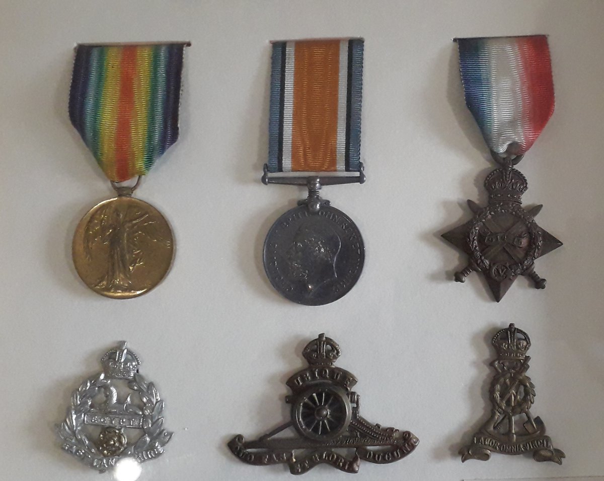 ChalfontR's tweet image. This day (1st July) always makes me think of those who served in #WW1.
Many years ago my Gt Uncle gave me an old tin with his service medals &amp;amp; ID tag. It also contained three cap badges, but none of them are for his regiment (#KSLI), always been a bit of mystery ...#Genealogy