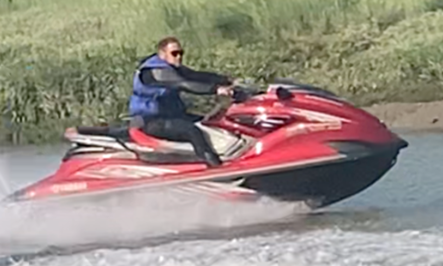 Essex Police publish CCTV images of several men who they're looking to speak with after reports of personal watercraft being ridden in anti-social manner in Wivenhoe, Rowhedge, Brightlingsea and Point Clear Bay last Sunday tinyurl.com/d3s9dzhn