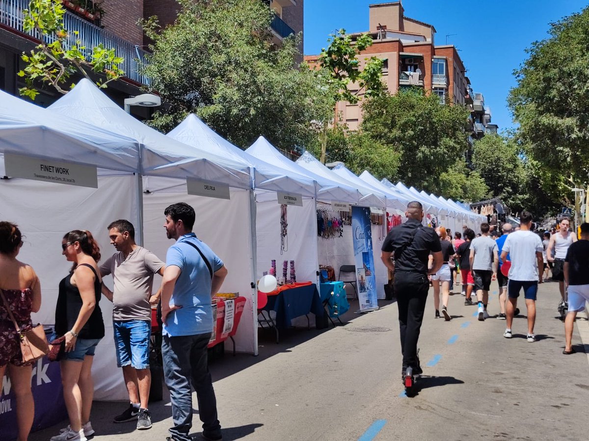 esquerraLH's tweet photo. Aquest matí hem sortit als carrers a gaudir de totes les activitats de les festes majors dels barris de #Gornal i la #Florida.

Mostra d'entitats, comerç al carrer, trobada gegantera... 🎉 Aprofiteu tot aquest cap de setmana i gaudiu de la #FMGornal i la #FMFlorida!! https://t.co/CoR8T9oqAS