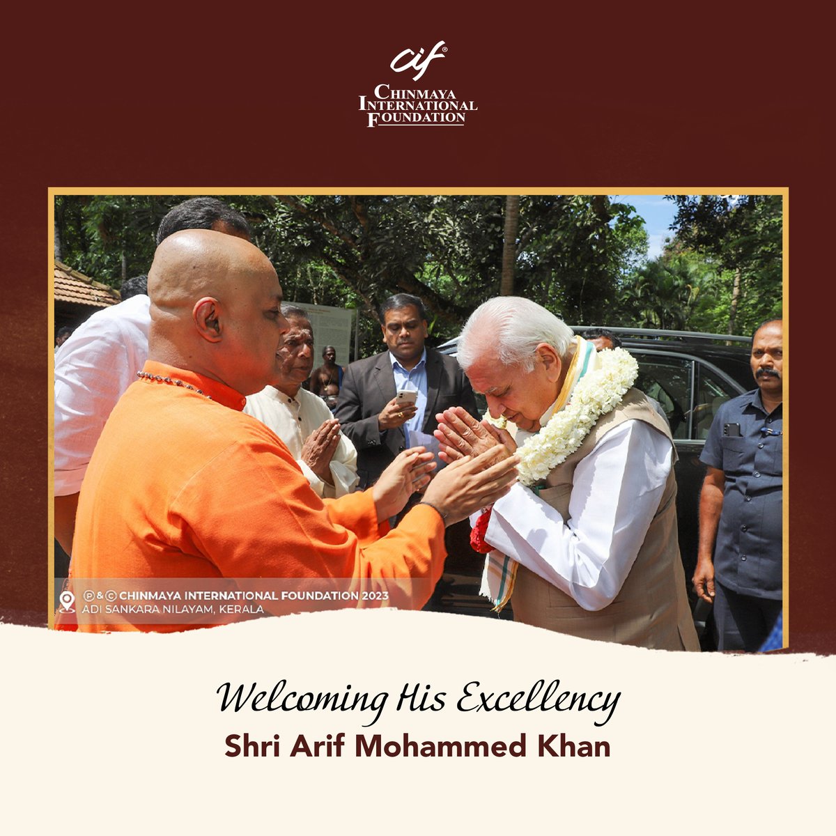 ciftweets's tweet photo. Following a guided tour of the #Illom- the ancient maternal birth home of Sri #AdiSankara with #SwamiSharadananda, the Hon’ble Governor (@KeralaGovernor) performed an aarti in the birth room of Sri #AdiSankara, and was presented with tokens of appreciation.
#CIF #YogaConference https://t.co/n24w25vgyg