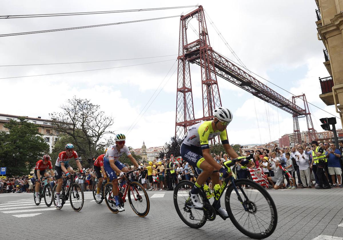 elcorreo_alava's tweet image. 🟡 El Tour en Bilbao: el pelotón, camino de #Armintza #TDF2023 #Tour

elcorreo.com/deportes/cicli…