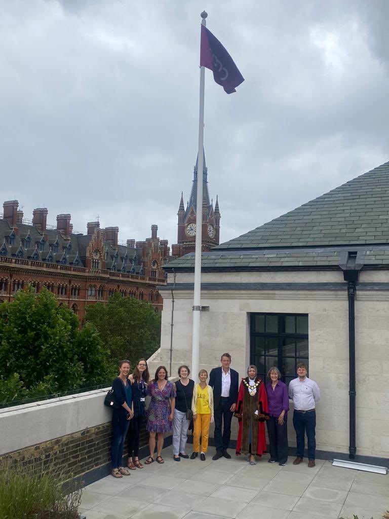 Proudly raising @icacoop #Coop flag above Camden Town hall w/ @mayorofcamden on #InternationalDayofCooperatives. Camden now has 9 official Labour and Coop cllrs, putting @CoopParty values into practice: -established 12 food coops -action on climate -safeguards on modern slavery