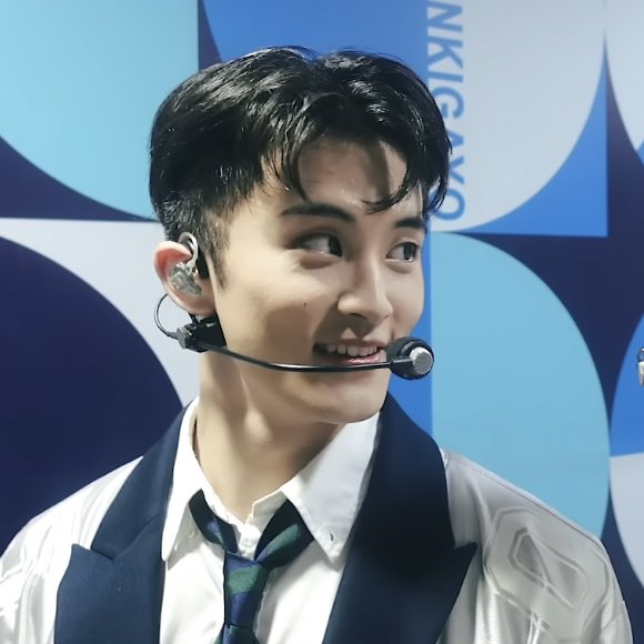 LMKFEED's tweet photo. so handsome… https://t.co/Q1HEkSto6t