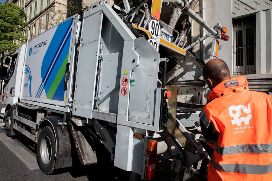 Un immense merci à l’ensemble des agents mobilisés pour nettoyer et réparer les dégâts dans les zones les plus durement touchées à #Marseille. 

Dans le climat actuel, leur réactivité et leur engagement devraient servir d’exemple pour beaucoup.