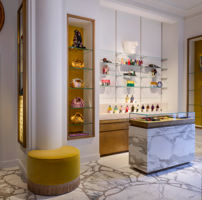 cppluxury's tweet photo. Dries Van Noten opens new boutique in Paris dedicated to beauty and accessories
https://t.co/ofgkQfevfD
#DriesVanNoten #VanNoten #newopening #Paris #beauty #luxurybeauty #luxury #luxuryboutique #luxuryretail #luxurybusiness https://t.co/2wPbRyITjX