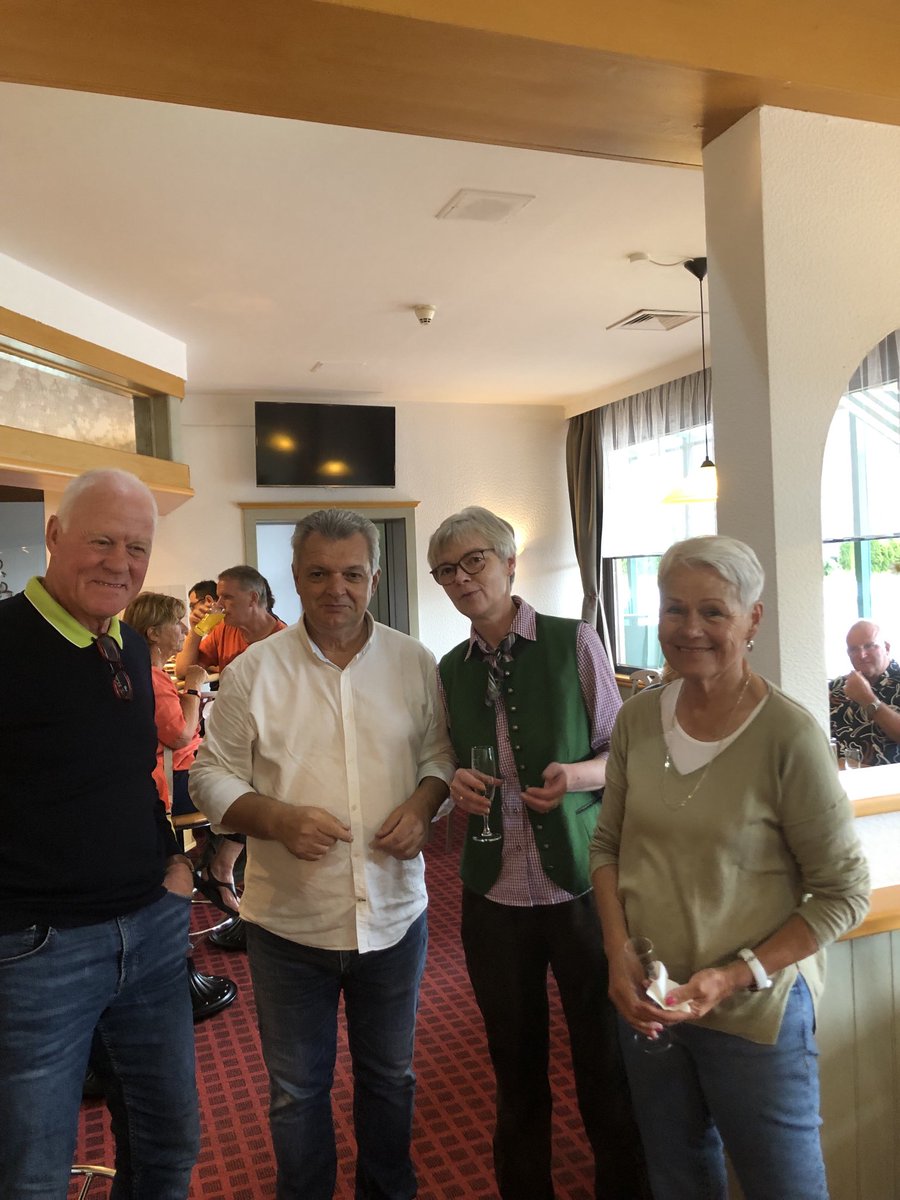 IulianaGal1's tweet image. #Reopening #Restaurant #AlpineClub #Schladming 😎💪🇦🇹🍷🥗🥘🫕🍱 #Visitaustria ⁦@CarminaSaiz⁩ ⁦@sgbajtek⁩