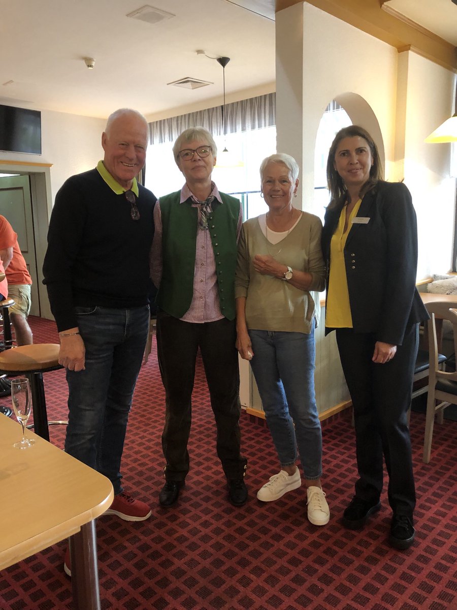 IulianaGal1's tweet image. #Reopening #Restaurant #AlpineClub #Schladming 😎💪🇦🇹🍷🥗🥘🫕🍱 #Visitaustria ⁦@CarminaSaiz⁩ ⁦@sgbajtek⁩