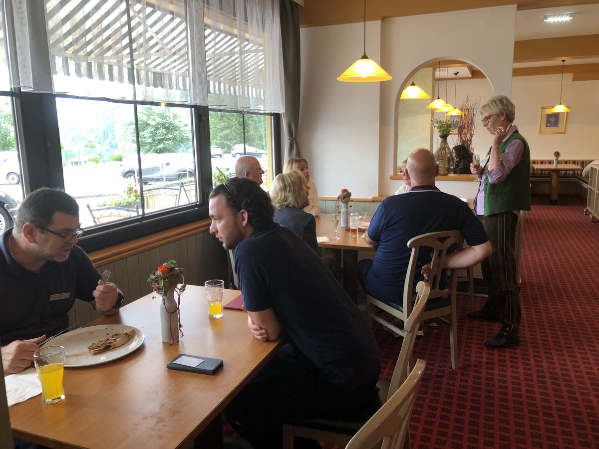 IulianaGal1's tweet image. #Reopening #Restaurant #AlpineClub #Schladming 😎💪🇦🇹🍷🥗🥘🫕🍱 #Visitaustria ⁦@CarminaSaiz⁩ ⁦@sgbajtek⁩