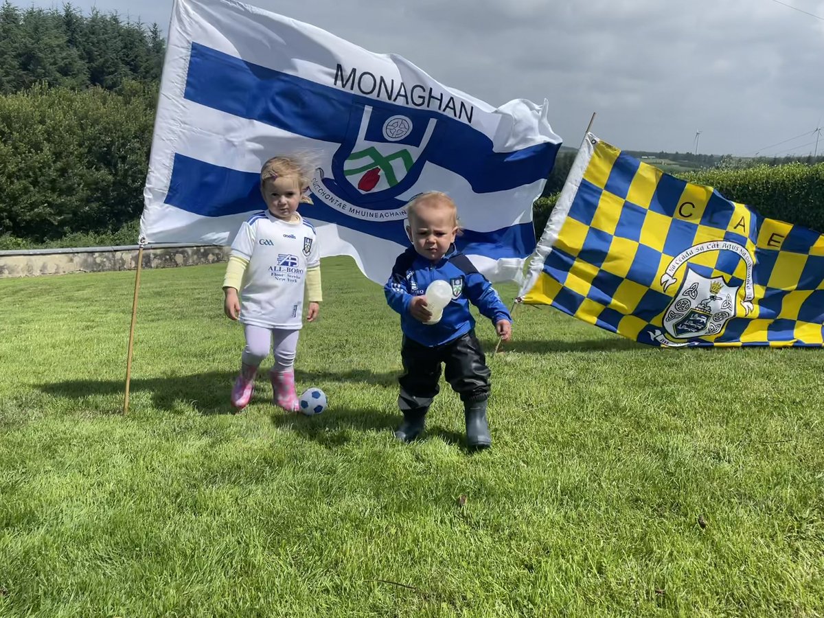 Wishing we could be in Croker today to cheer on @RyanWylie3 @monaghangaa but flying the #farneyarmy flag in West Clare #FanWall @MonaghanGAAFans