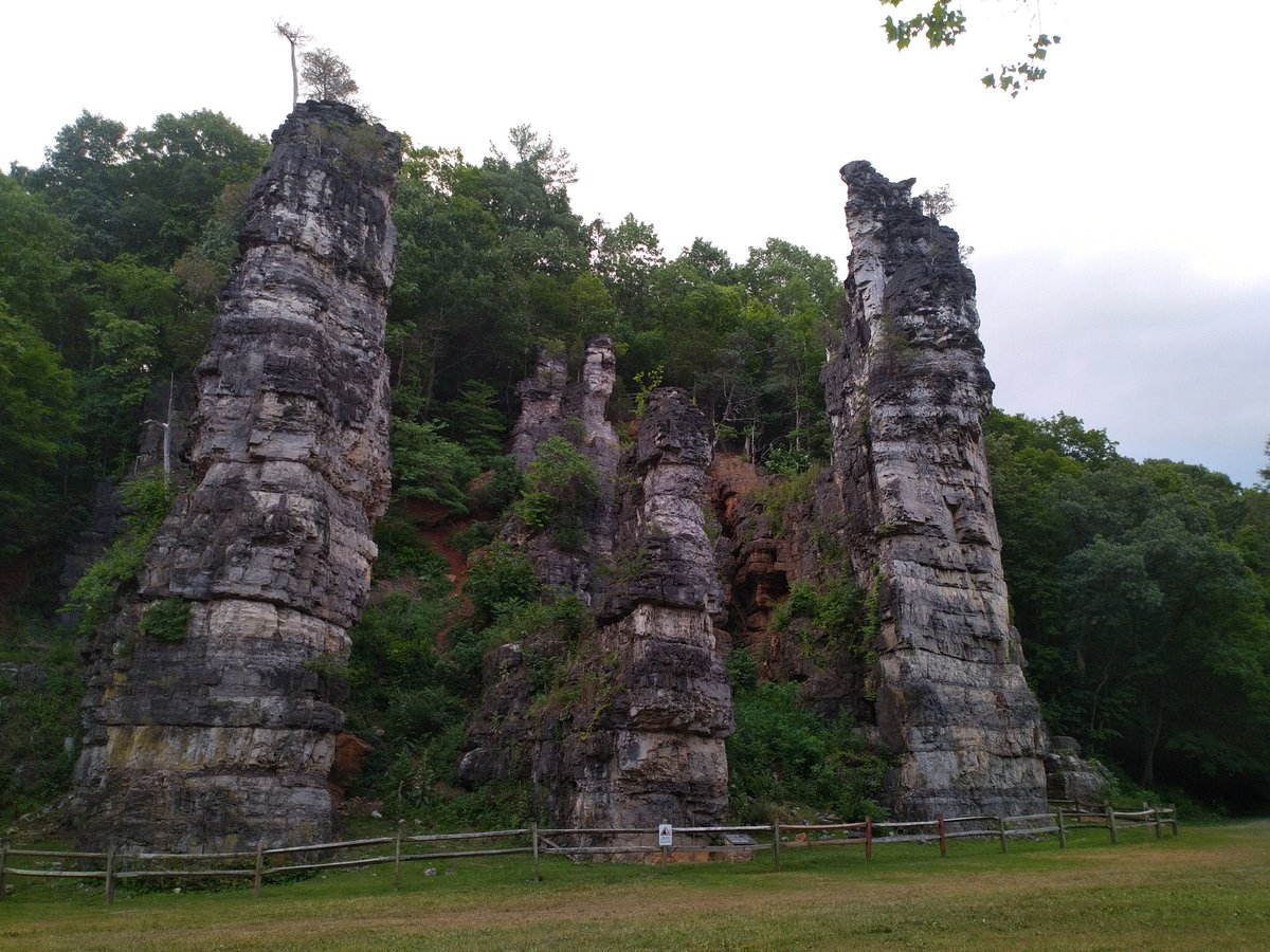 sandyrich2's tweet image. @ReynoldsWolf A couple of our #GetIntoTheOutThere spots. Natural Chimneys in Mt Solen,VA and the river in Bridgewater,Va