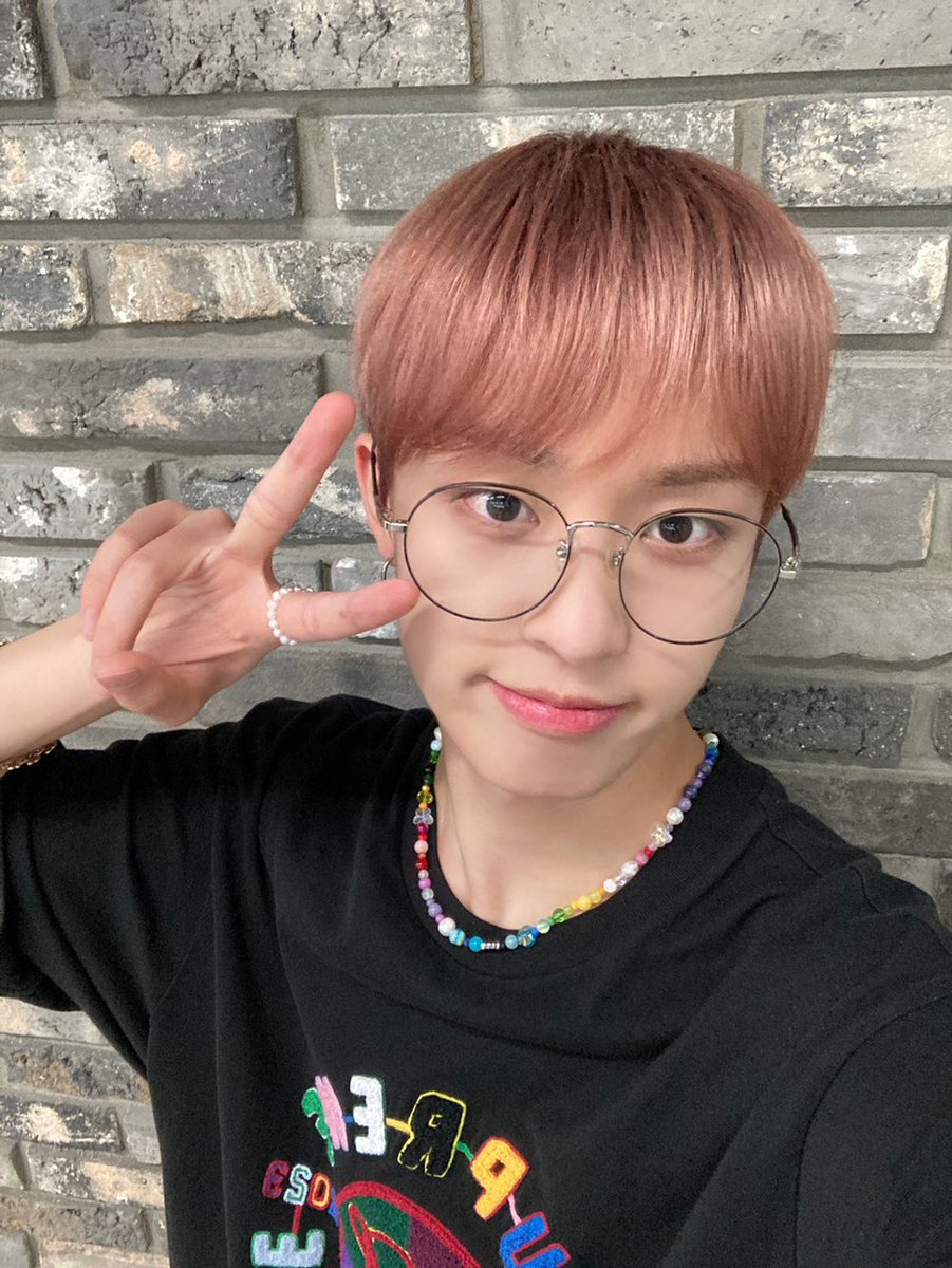 ATBO_members's tweet photo. [#석락원]
안경을 쓴 나는 락원😜

#ATBO #에이티비오
#SeokRakwon https://t.co/NuB7nWsPAN