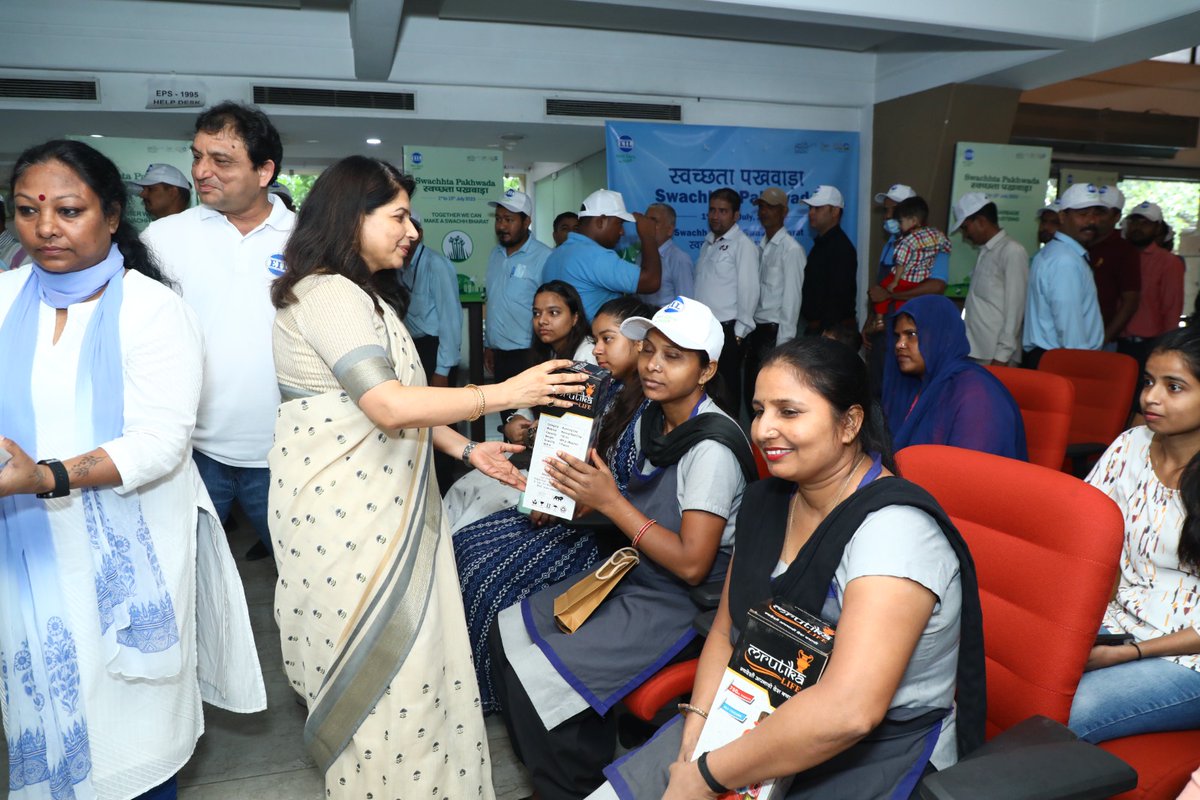 EngineersIND's tweet photo. Team EIL led by Ms.Vartika Shukla, C&MD heralded the fortnight long Swachhta Pakhwada celebrations with an awareness drive for the local community, shram dhan to clean the near vicinity of the Head Office, distribution of hygiene kits and many other cleanliness initiatives. Team EIL is fully committed to realise the vision of #SwachhBharatAbhyan layed out by Hon'ble Prime Minister of India, Sh @narendramodi @HardeepSPuri @Rameswar_Teli @Vartika15791157 @Swachh_urban #SwachhtaPakhwada
