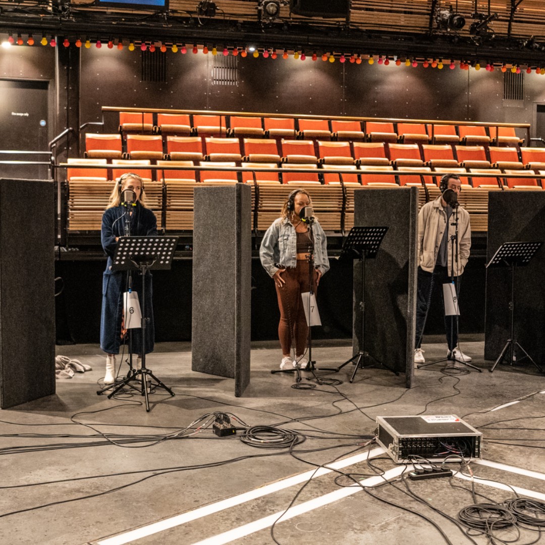 Behind the scenes of the Guys &amp; Dolls cast recording🎶

📸 <a href="/CraigSugden/">Craig Sugden</a> 

#GuysAndDolls