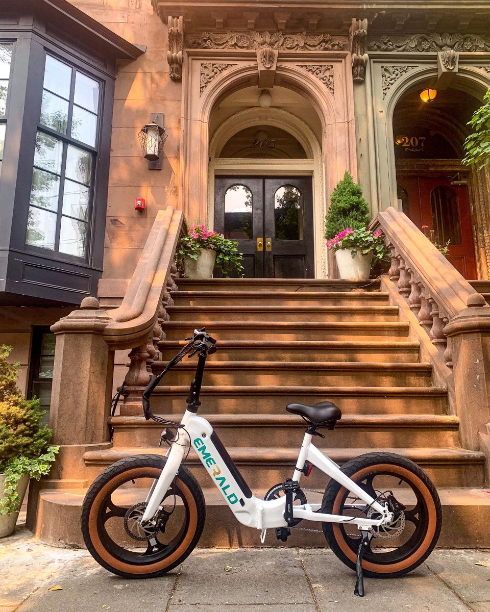 Ebikes make #citylife that much better. No traffic, no parking & much quicker than walking. Who's with us? 

#emeraldelectricbike #zerocarbon #ebikes #electricbike #electricbicycle #ebike #commuterbike #commuterlife #ebikeadventures #sustainabletransportation #ceo #ebikestyle