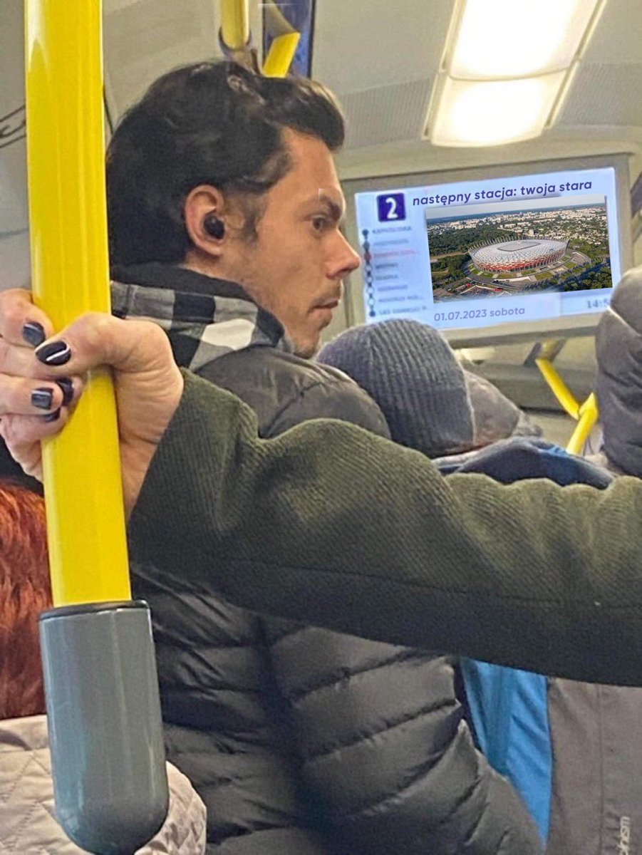 zuziasversion's tweet photo. WŁAŚNIE JADE TRAMWAJEM I WIDZE HARREGO KTORY JEDZIE DO WAS PO NUMEREK https://t.co/hEiZjgZIla