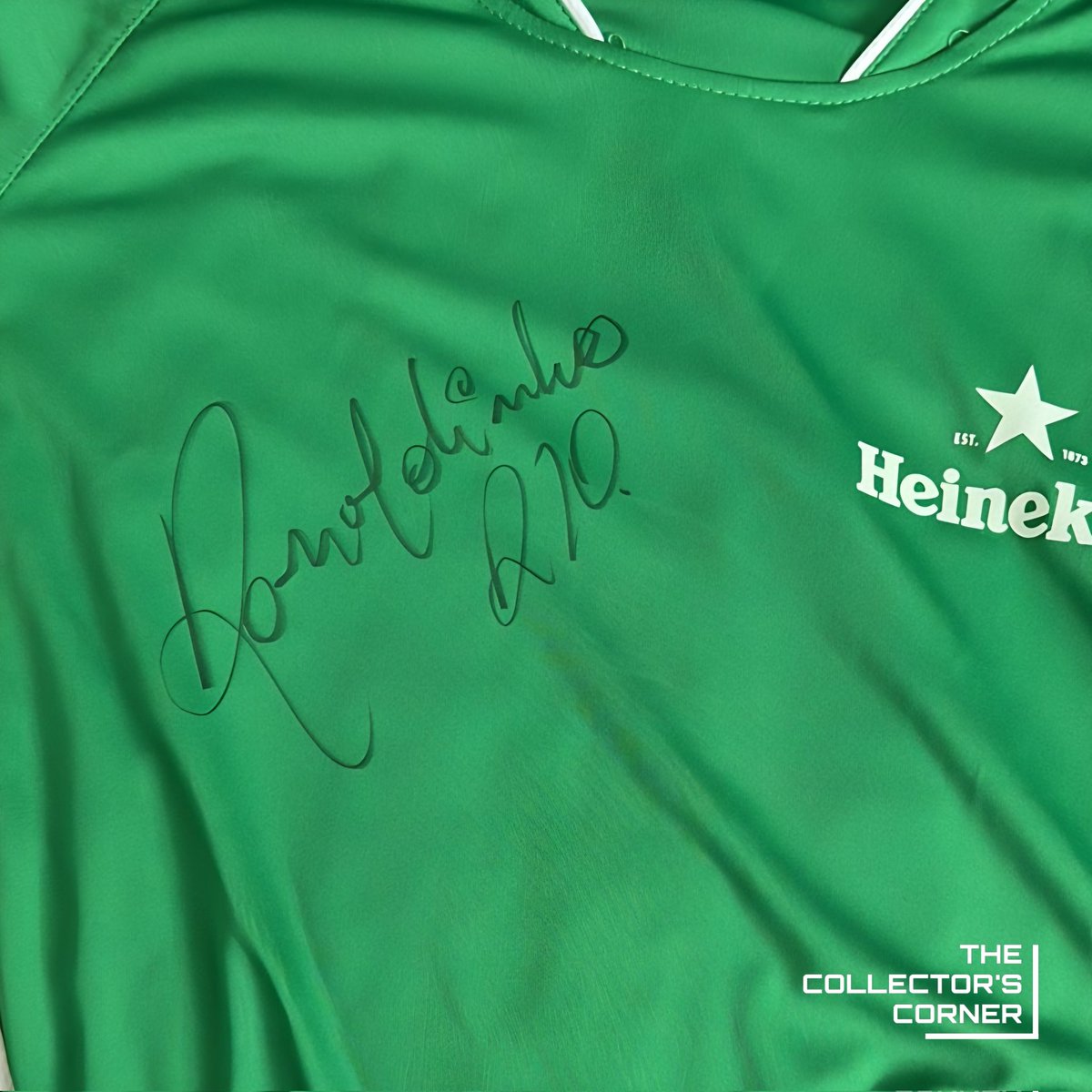 Guess the Autograph! 

Can you guess the who signed this shirt?...Hint: At 13, he scored 23 goals in one game during a match in his local youth League! 😵‍💫

Guess correctly for a 10% off voucher

thecollectorscorner.co.uk

#guess #signedmemorabilia #icon #footballshirt