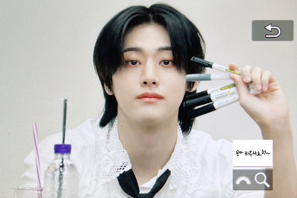 Scent_of_Black's tweet photo. 230701 점프업 대면 preview

유용하 덕질이 맛깔나는 이유

이건   용하고                                        이것도 용하임

#위아이 #WEi #유용하 #YOOYONGHA 
#용하 #YONGHA #ヨンハ 
@WEi__Official https://t.co/B9UgdPT9OV