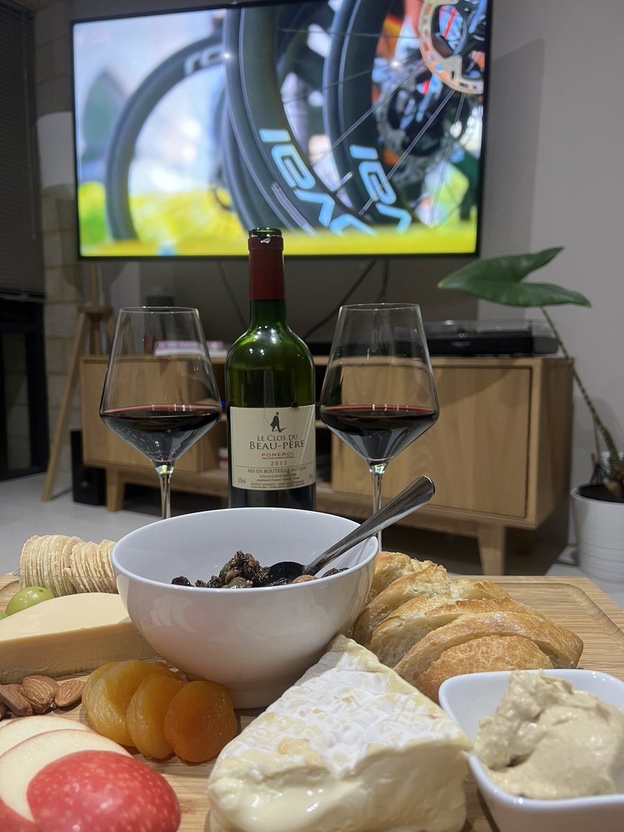 _missjess1's tweet photo. @SBS #couchpeloton https://t.co/0MnLkOuslG
