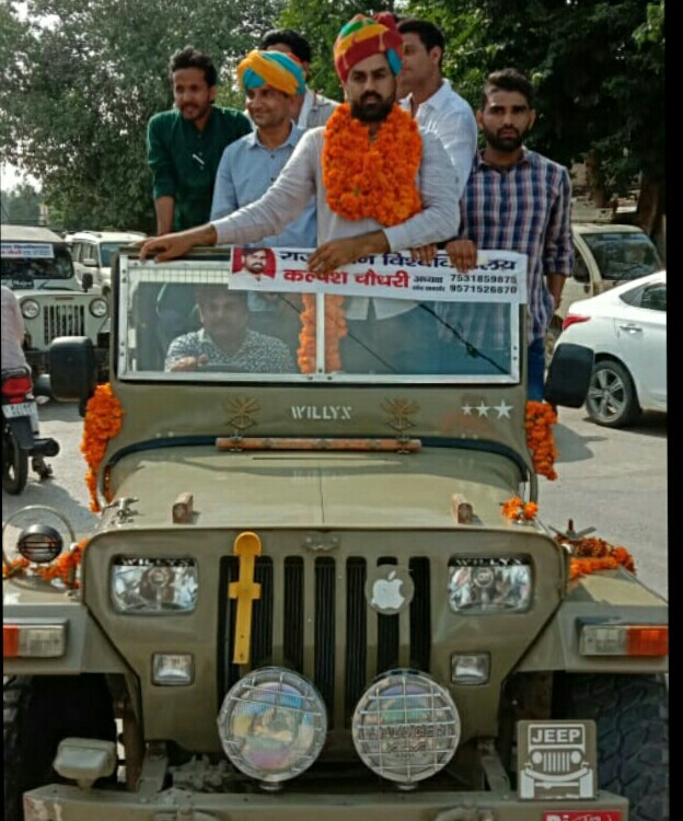 Rajesh__Jamaal's tweet photo. हाल #JCTO पूर्व शोध छात्र संघ अध्यक्ष कल्पेश चौधरी
.
आरोपी रात में दोस्तो के साथ सड़कों पर घूमता था। महिलाओं के वाहनों के आगे अपने वाहन को लगाकर अपने आपको राजस्थान यूनिवर्सिटी का छात्र नेता बताकर गाली गलौच तथा छेड़छाड़ करता था । #RajasthanUniversity #Jaipur #Rajasthan https://t.co/TfkfXE4JKn